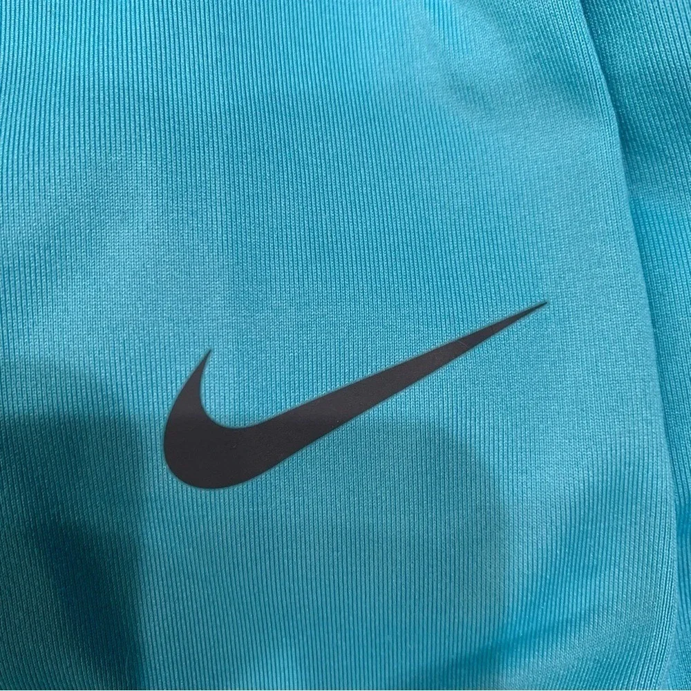 Nike Women‎ Size Medium Dri-Fit Active Long Sleeve